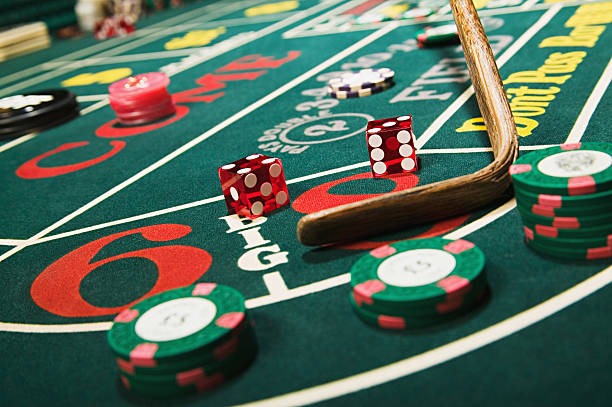 Lucky Twins live dealer in action